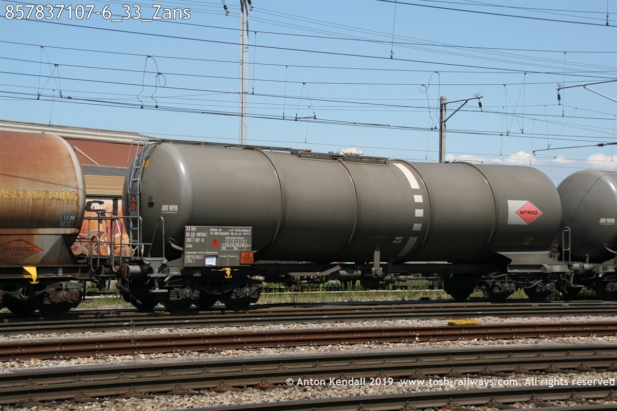 857837107-6_33_Zans.JPG